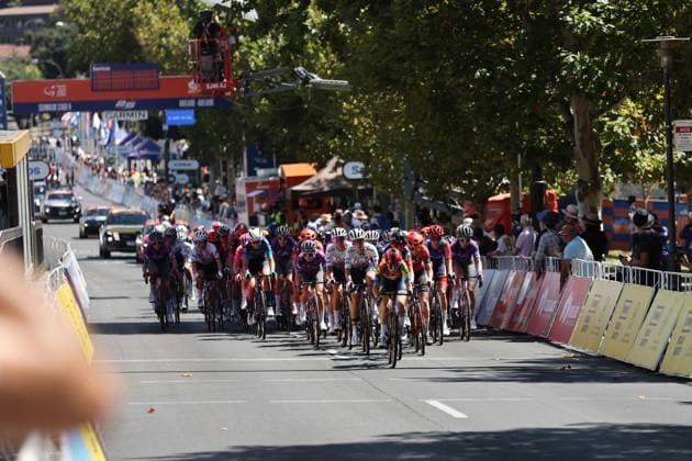 CYCLING WOMENS TOUR DOWN UNDER CRITERIUM, Riders race during the Santos Women s Tour Down Under street classic at Hilton Adelaide hotel in Adelaide, Sunday, January 26, 2025. ( NO ARCHIVING, EDITORIAL USE ONLY, NO USE IN BOOKS WITHOUT CONSENT ADELAIDE SOUTH AUSTRALIA AUSTRALIA  Copyright: xCONxCHRONISx 20250126176347475104