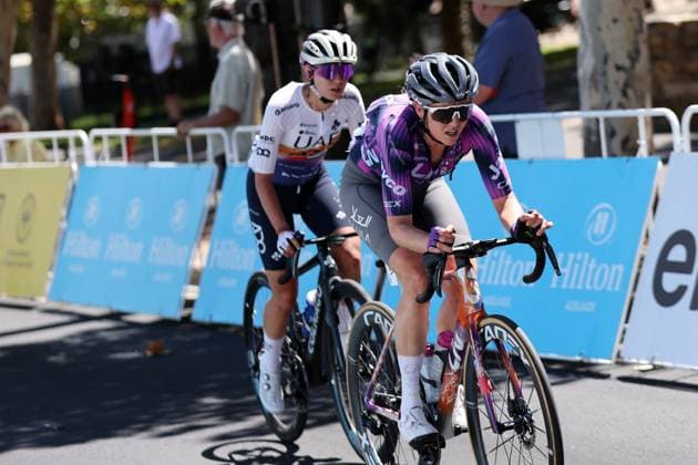 CYCLING WOMENS TOUR DOWN UNDER CRITERIUM, Amber Pate off australia and team Liv-Alula-Jayco in the breakaway during the Santos Women s Tour Down Under street classic at Hilton Adelaide hotel in Adelaide, Sunday, January 26, 2025. ( NO ARCHIVING, EDITORIAL USE ONLY, NO USE IN BOOKS WITHOUT CONSENT ADELAIDE SOUTH AUSTRALIA AUSTRALIA  Copyright: xCONxCHRONISx 20250126191812662176