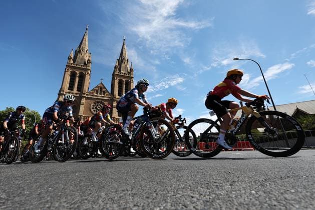 CYCLING WOMENS TOUR DOWN UNDER CRITERIUM, Riders race during the Santos Women s Tour Down Under street classic at Hilton Adelaide hotel in Adelaide, Sunday, January 26, 2025. ( NO ARCHIVING, EDITORIAL USE ONLY, NO USE IN BOOKS WITHOUT CONSENT ADELAIDE SOUTH AUSTRALIA AUSTRALIA  Copyright: xCONxCHRONISx 20250126138644862909