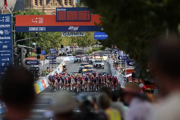 CYCLING WOMENS TOUR DOWN UNDER CRITERIUM, Riders race during the Santos Women s Tour Down Under street classic at Hilton Adelaide hotel in Adelaide, Sunday, January 26, 2025. ( NO ARCHIVING, EDITORIAL USE ONLY, NO USE IN BOOKS WITHOUT CONSENT ADELAIDE SOUTH AUSTRALIA AUSTRALIA  Copyright: xCONxCHRONISx 20250126157147645399