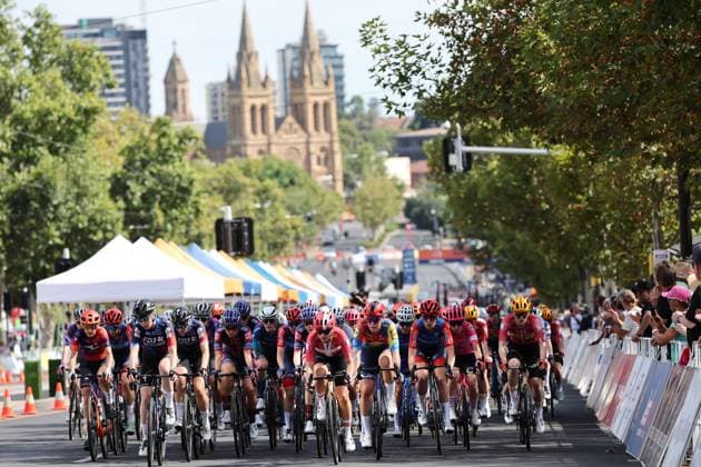 CYCLING WOMENS TOUR DOWN UNDER CRITERIUM, Riders race during the Santos Women s Tour Down Under street classic at Hilton Adelaide hotel in Adelaide, Sunday, January 26, 2025. ( NO ARCHIVING, EDITORIAL USE ONLY, NO USE IN BOOKS WITHOUT CONSENT ADELAIDE SOUTH AUSTRALIA AUSTRALIA  Copyright: xCONxCHRONISx 20250126167430999667