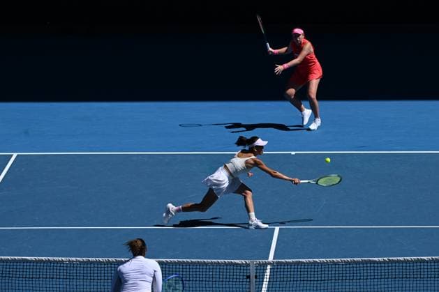TENNIS AUSTRALIAN OPEN, Jelena Ostapenko (top) of Latvia and Su-Wei Hsieh of Chinese Taipei (centre) during Women?s Doubles final against Katerina Siniakova of the Czech Republic and Taylor Townsend of the USA during the 2025 Australian Open at Melbourne Park in Melbourne, Sunday, January 26, 2025. ( NO ARCHIVING, EDITORIAL USE ONLY, NO USE IN BOOKS WITHOUT CONSENT MELBOURNE VICTORIA AUSTRALIA  Copyright: xJAMESxROSSx 20250126181724443971