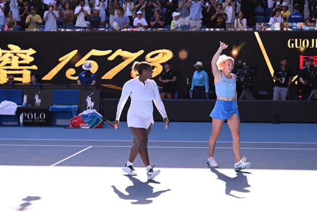 TENNIS AUSTRALIAN OPEN, Katerina Siniakova (right) of the Czech Republic and Taylor Townsend (left) of the USA celebrate match point during Women?s Doubles final win over Jelena Ostapenko of Latvia and Su-Wei Hsieh of Chinese Taipei during the 2025 Australian Open at Melbourne Park in Melbourne, Sunday, January 26, 2025. ( NO ARCHIVING, EDITORIAL USE ONLY, NO USE IN BOOKS WITHOUT CONSENT MELBOURNE VICTORIA AUSTRALIA  Copyright: xJAMESxROSSx 20250126194490454521