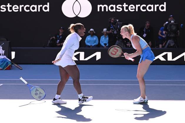TENNIS AUSTRALIAN OPEN, Katerina Siniakova (right) of the Czech Republic and Taylor Townsend (left) of the USA celebrate match point during Women?s Doubles final win over Jelena Ostapenko of Latvia and Su-Wei Hsieh of Chinese Taipei during the 2025 Australian Open at Melbourne Park in Melbourne, Sunday, January 26, 2025. ( NO ARCHIVING, EDITORIAL USE ONLY, NO USE IN BOOKS WITHOUT CONSENT MELBOURNE VICTORIA AUSTRALIA  Copyright: xJAMESxROSSx 20250126183600852191