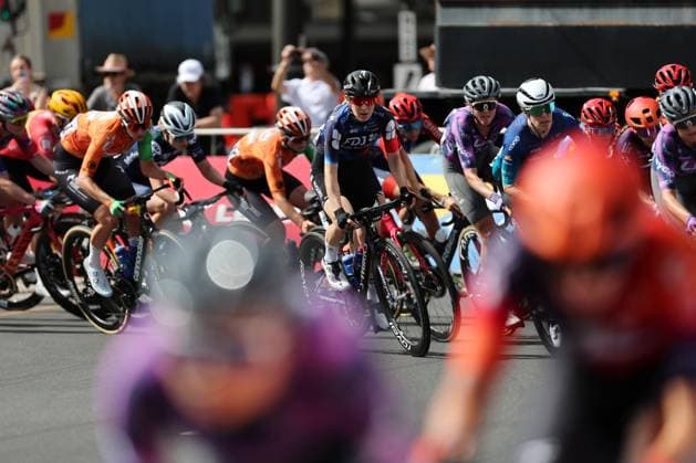 CYCLING WOMENS TOUR DOWN UNDER CRITERIUM, The Peloton makes its way around the Adelaide circuit during the Santos Women s Tour Down Under street classic in Adelaide, Sunday, January 26, 2025. ( NO ARCHIVING, EDITORIAL USE ONLY, NO USE IN BOOKS WITHOUT CONSENT ADELAIDE SOUTH AUSTRALIA AUSTRALIA  Copyright: xCONxCHRONISx 20250126172186197058