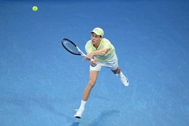 TENNIS AUSTRALIAN OPEN, Jannik Sinner of Italy returns during his Men?s Singles final against Alexander Zverev of Germany during the 2025 Australian Open at Melbourne Park in Melbourne, Sunday, January 26, 2025. ( NO ARCHIVING, EDITORIAL USE ONLY, NO USE IN BOOKS WITHOUT CONSENT MELBOURNE VICTORIA AUSTRALIA  Copyright: xJAMESxROSSx 20250126194018443941