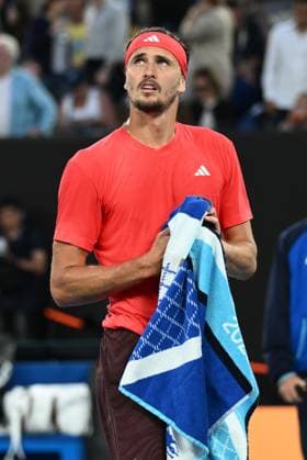 TENNIS AUSTRALIAN OPEN, Alexander Zverev of Germany leave the court during the Men?s singles final against Jannik Sinner of Italy at the 2025 Australian Open at Melbourne Park in Melbourne, Sunday, January 26, 2025. ( NO ARCHIVING, EDITORIAL USE ONLY, NO USE IN BOOKS WITHOUT CONSENT MELBOURNE VICTORIA AUSTRALIA  Copyright: xJOELxCARRETTx 20250126151785752880