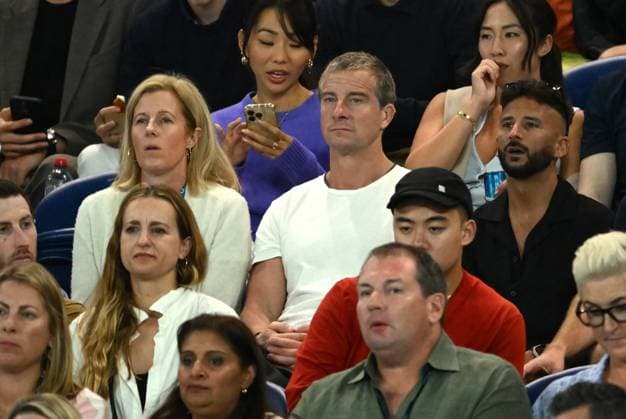 TENNIS AUSTRALIAN OPEN, Bear Grylls and wife Shara Grylls (left) are seen during the Men?s singles final between during Jannik Sinner of Italy and Alexander Zverev of Germany at the 2025 Australian Open at Melbourne Park in Melbourne, Sunday, January 26, 2025. ( NO ARCHIVING, EDITORIAL USE ONLY, NO USE IN BOOKS WITHOUT CONSENT MELBOURNE VICTORIA AUSTRALIA  Copyright: xJOELxCARRETTx 20250126120774520854