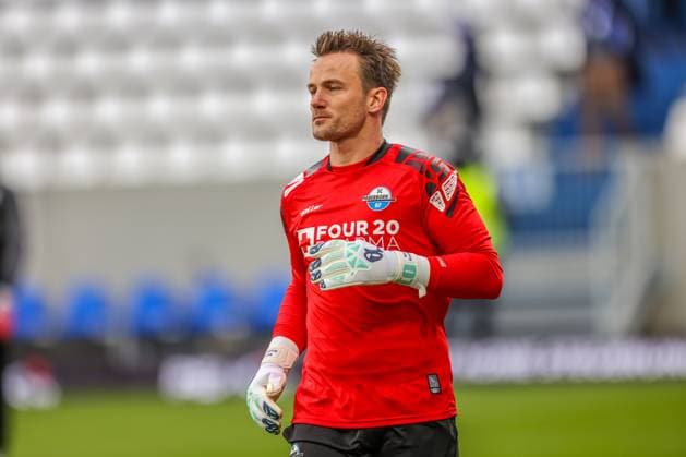 GER, Darmstadt, SV Darmstadt 98 vs SC Paderborn, 2. Bundesliga, Fussball, DFB, Spielzeit 2024 2025, Merck-Stadion am Böllenfalltor, 19. Spieltag, im Bild: Manuel Riemann (SC Paderborn 1) vor dem Spiel gegen Darmstadt 98 DFB DFL REGULATIONS PROHIBIT ANY USE OF PHOTOGRAPHS AS IMAGE SEQUENCES AND OR QUASI-VIDEO, 14.12.2024,