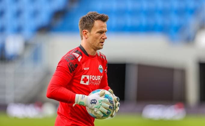 GER, Darmstadt, SV Darmstadt 98 vs SC Paderborn, 2. Bundesliga, Fussball, DFB, Spielzeit 2024 2025, Merck-Stadion am Böllenfalltor, 19. Spieltag, im Bild: Manuel Riemann (SC Paderborn 1) vor dem Spiel gegen Darmstadt 98 DFB DFL REGULATIONS PROHIBIT ANY USE OF PHOTOGRAPHS AS IMAGE SEQUENCES AND OR QUASI-VIDEO, 14.12.2024,