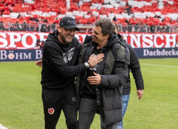 Fussball, Herren, Saison 2024 2025, 3. Liga (21. Spieltag), FC FC Energie Cottbus - SG Dynamo Dresden, v. l. Trainer Claus-Dieter Wollitz (Energie Cottbus), Trainer Thomas Stamm (Dynamo Dresden) vor dem Spiel, 25.01. 2025, Copyright: xMatthiasxKochx