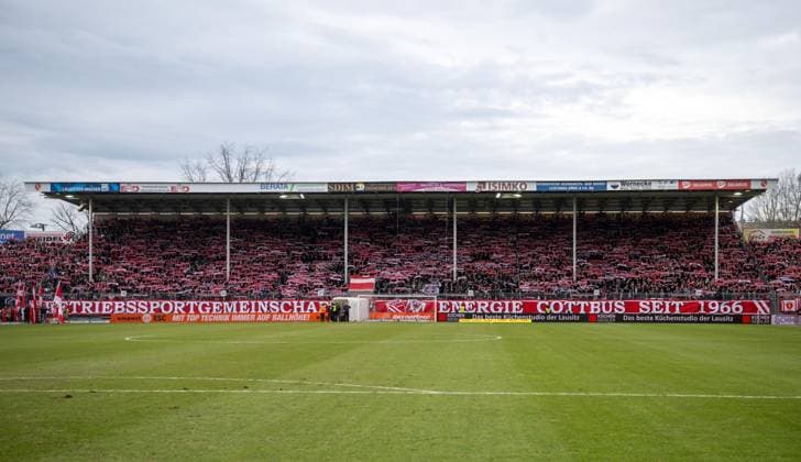 Fussball, Herren, Saison 2024 2025, 3. Liga (21. Spieltag), FC FC Energie Cottbus - SG Dynamo Dresden, Fans von Energie in der Nordwand, 25.01. 2025, Copyright: xMatthiasxKochx