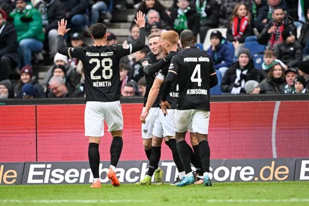 2. Bundesliga - Hannover 06 - SC Preußen Münster am 26.01.2025 in der HDI Arena in Hannover Jubel, Torjubel, Torschuetze, Torschütze Joshua Mees (Muenster) jubelt nach seinem Tor zum 0:1.