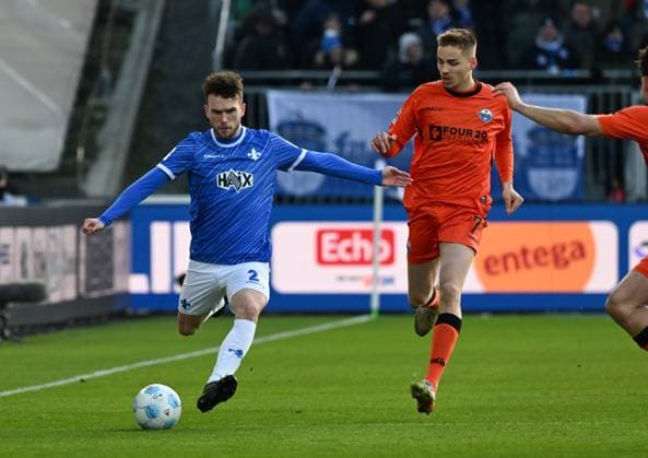 26.01.2025, xsltx, Fussball 2.Bundesliga, SV Darmstadt 98 - SC Paderborn 07 emspor, v.l. Sergio Lopez (SV Darmstadt 98), Filip Bilbija (SC Paderborn 07) (DFL DFB REGULATIONS PROHIBIT ANY USE OF PHOTOGRAPHS as IMAGE SEQUENCES and or QUASI-VIDEO)