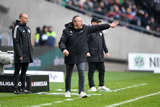 2. Bundesliga - Hannover 06 - SC Preußen Münster am 26.01.2025 in der HDI Arena in Hannover Trainer Andre Breitenreiter (Hannover 96) gibt lautstark Anweisungen