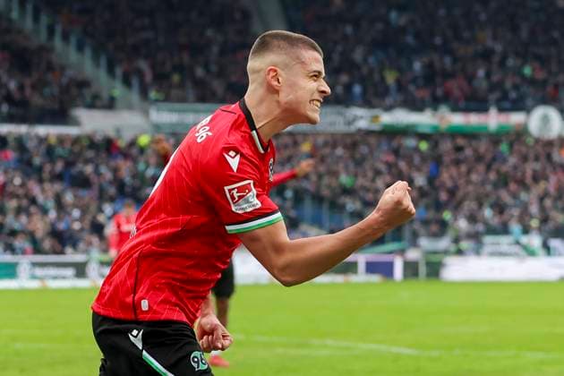 Nicolo Tresoldi (Hannover 96) bejubelt seinen Treffer zum 1:1, 2. Bundesliga, Hannover 96 vs Preußen Münster, Heinz von Heiden Arena am 26. January 2025 in Hannover, Deutschland. (Foto von Marco Steinbrenner DeFodi Images) Nicolo Tresoldi (Hannover 96) celebrates after scoring his teams first goal, 2. Bundesliga, Hannover 96 vs Preußen Münster, Heinz von Heiden Arena, January 26, 2025 in Hanover, Germany. (Photo by Marco Steinbrenner DeFodi Images) DFB DFL REGULATIONS PROHIBIT ANY USE OF PHOTOGRAPHS AS IMAGE SEQUENCES AND OR QUASI-VIDEO. Defodi-700_hannover_muenster_20250126_047