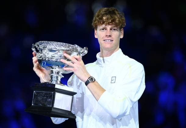 TENNIS AUSTRALIAN OPEN, Jannik Sinner of Italy celebrates with the Norman Brookes Challenge Cup after winning the Men?s singles final against Alexander Zverev of Germany at the 2025 Australian Open at Melbourne Park in Melbourne, Sunday, January 26, 2025. ( NO ARCHIVING, EDITORIAL USE ONLY, NO USE IN BOOKS WITHOUT CONSENT MELBOURNE VICTORIA AUSTRALIA  Copyright: xJOELxCARRETTx 20250126151428547923
