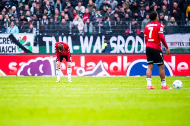 26.01.2025 - Fußball, 2024 2025, 2. Bundesliga, 19. Spieltag, Hannover 96 - SC Preußen Münster: (L-R) Phil Neumann (Hannover), Jessic Ngankam (Hannover) nach dem Tor zum 0:1 von Joshua Mees (Münster) DFL REGULATIONS PROHIBIT ANY USE OF PHOTOGRAPHS AS IMAGE SEQUENCES AND OR QUASI-VIDEO. Hannover Niedersachsen Deutschland Heinz von Heiden Arena