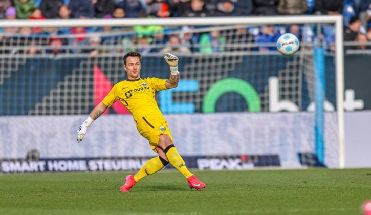 Sport Bilder des Tages GER, Darmstadt, SV Darmstadt 98 vs SC Paderborn, 2. Bundesliga, Fussball, DFB, Spielzeit 2024 2025, Merck-Stadion am Böllenfalltor, 19. Spieltag, im Bild: Manuel Riemann (SC Paderborn 1) DFB DFL REGULATIONS PROHIBIT ANY USE OF PHOTOGRAPHS AS IMAGE SEQUENCES AND OR QUASI-VIDEO, 14.12.2024,