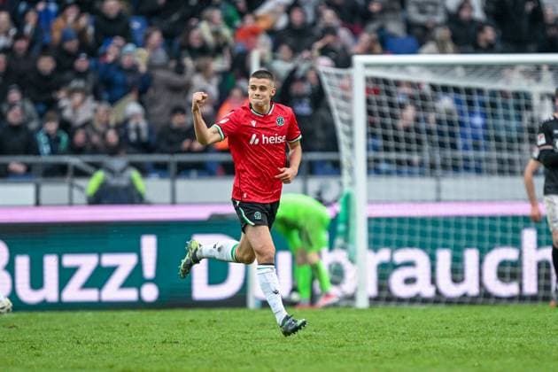 2. Bundesliga - Hannover 06 - SC Preußen Münster am 26.01.2025 in der HDI Arena in Hannover Jubel, Torjubel, Torschuetze, Torschütze Nicolo Tresoldi (Hannover 96) jubelt nach seinem Tor zum 1:1.