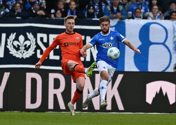 26.01.2025, xsltx, Fussball 2.Bundesliga, SV Darmstadt 98 - SC Paderborn 07 emspor, v.l. Tjark Scheller (SC Paderborn 07), Killian Corredor (SV Darmstadt 98) (DFL DFB REGULATIONS PROHIBIT ANY USE OF PHOTOGRAPHS as IMAGE SEQUENCES and or QUASI-VIDEO)