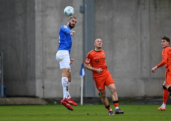26.01.2025, xsltx, Fussball 2.Bundesliga, SV Darmstadt 98 - SC Paderborn 07 emspor, v.l. Aleksandar Vukotic (SV Darmstadt 98), Sven Michel (SC Paderborn 07) (DFL DFB REGULATIONS PROHIBIT ANY USE OF PHOTOGRAPHS as IMAGE SEQUENCES and or QUASI-VIDEO)