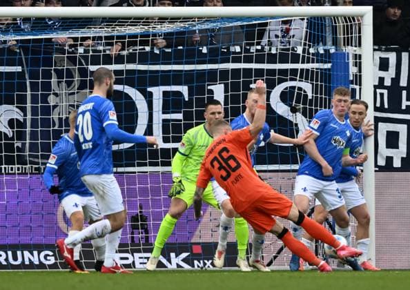 26.01.2025, xsltx, Fussball 2.Bundesliga, SV Darmstadt 98 - SC Paderborn 07 emspor, v.l. Felix Platte (SC Paderborn 07 Nr. 36) trifft zum 1:0i für Paderborn (DFL DFB REGULATIONS PROHIBIT ANY USE OF PHOTOGRAPHS as IMAGE SEQUENCES and or QUASI-VIDEO)
