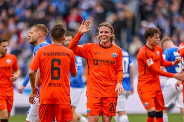 GER, Darmstadt, SV Darmstadt 98 vs SC Paderborn, 2. Bundesliga, Fussball, DFB, Spielzeit 2024 2025, Merck-Stadion am Böllenfalltor, 19. Spieltag, im Bild: Torjubel SC Paderborn nach dem 1:0 von Felix Platte (SC Paderborn 36) DFB DFL REGULATIONS PROHIBIT ANY USE OF PHOTOGRAPHS AS IMAGE SEQUENCES AND OR QUASI-VIDEO, 14.12.2024,
