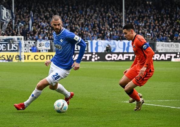 26.01.2025, xsltx, Fussball 2.Bundesliga, SV Darmstadt 98 - SC Paderborn 07 emspor, v.l. Aleksandar Vukotic (SV Darmstadt 98), Raphael Obermair (SC Paderborn 07) (DFL DFB REGULATIONS PROHIBIT ANY USE OF PHOTOGRAPHS as IMAGE SEQUENCES and or QUASI-VIDEO)