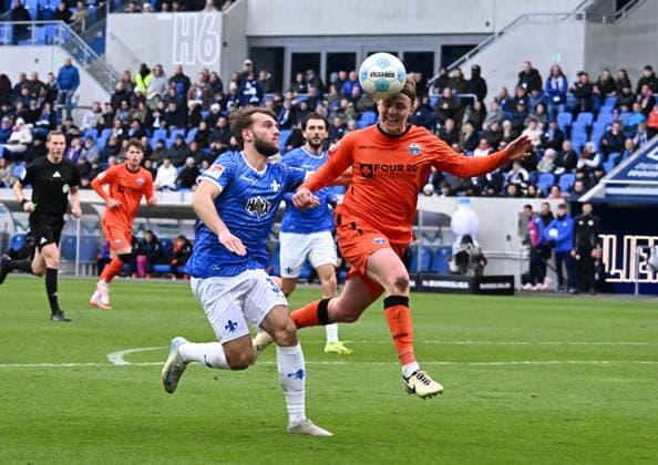 26.01.2025, xsltx, Fussball 2.Bundesliga, SV Darmstadt 98 - SC Paderborn 07 emspor, v.l. Killian Corredor (SV Darmstadt 98), Felix Götze (SC Paderborn 07) (DFL DFB REGULATIONS PROHIBIT ANY USE OF PHOTOGRAPHS as IMAGE SEQUENCES and or QUASI-VIDEO)