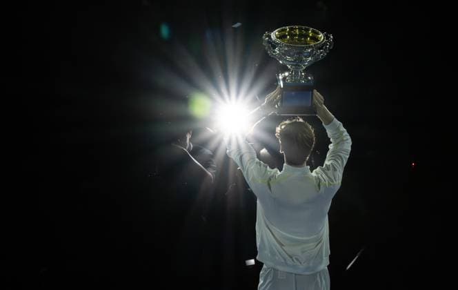(250126) -- MELBOURNE, Jan. 26, 2025 -- Jannik Sinner poses with the trophy at the awarding ceremony after the men s singles final between Jannik Sinner of Italy and Alexander Zverev of Germany at Australian Open tennis tournament in Melbourne, Australia, Jan. 26, 2025. (Photo by Xinhua) (SP)AUSTRALIA-MELBOURNE-TENNIS-AUSTRALIAN OPEN-MEN S SINGLES-FINAL HuxJingchen 