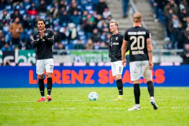 26.01.2025 - Fußball, 2024 2025, 2. Bundesliga, 19. Spieltag, Hannover 96 - SC Preußen Münster: (L-R) Etienne Amenyido (Münster), Joshua Mees (Münster), Jorrit Hendrix (Münster) DFL REGULATIONS PROHIBIT ANY USE OF PHOTOGRAPHS AS IMAGE SEQUENCES AND OR QUASI-VIDEO. Hannover Niedersachsen Deutschland Heinz von Heiden Arena