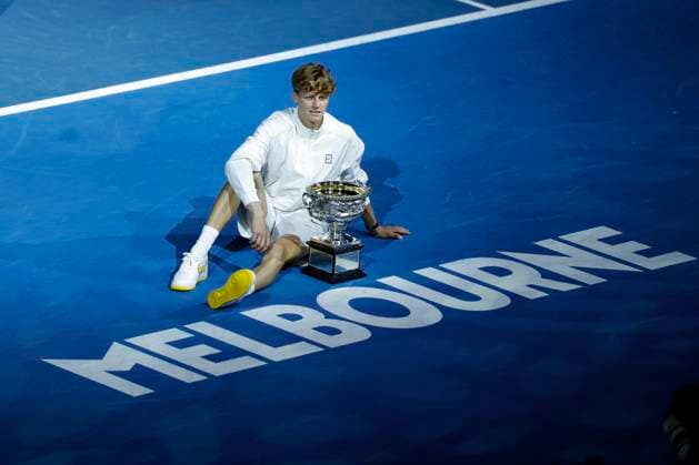 (250126) -- MELBOURNE, Jan. 26, 2025 -- Jannik Sinner poses with the trophy at the awarding ceremony after the men s singles final between Jannik Sinner of Italy and Alexander Zverev of Germany at Australian Open tennis tournament in Melbourne, Australia, Jan. 26, 2025. (Photo by Xinhua) (SP)AUSTRALIA-MELBOURNE-TENNIS-AUSTRALIAN OPEN-MEN S SINGLES-FINAL ChuxChen 