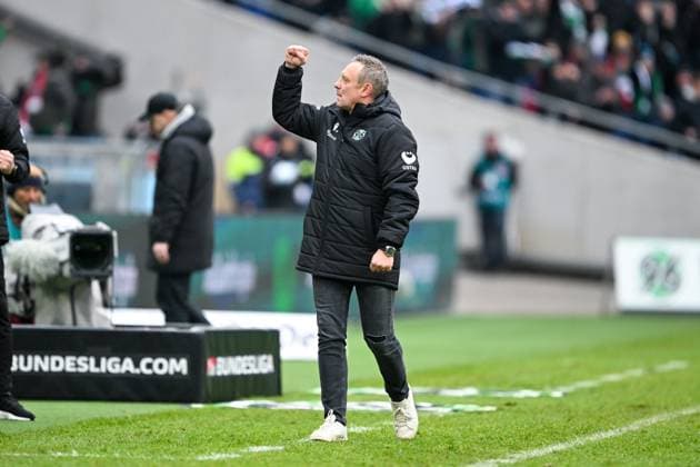2. Bundesliga - Hannover 06 - SC Preußen Münster am 26.01.2025 in der HDI Arena in Hannover Trainer Andre Breitenreiter (Hannover 96) jubelt