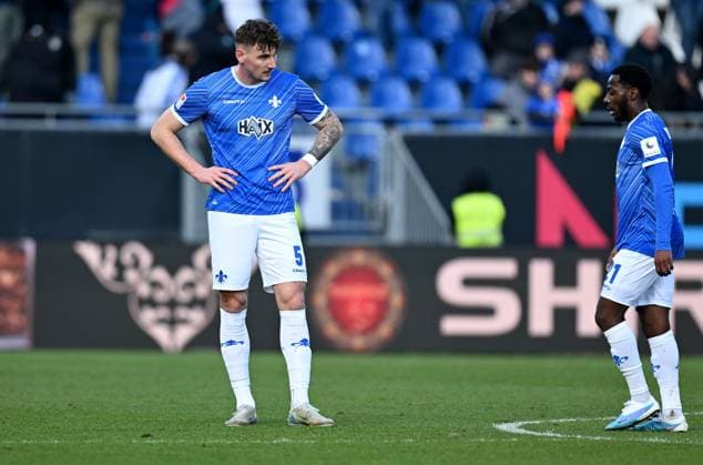 26.01.2025, xfux, Fussball 2.Bundesliga, SV Darmstadt 98 - SC Paderborn 07 emspor, v.l. Matej Maglica (SV Darmstadt 98), Merveille Papela (SV Darmstadt 98) enttaeuscht, enttaeuscht schauend, dissapointed (DFL DFB REGULATIONS PROHIBIT ANY USE OF PHOTOGRAPHS as IMAGE SEQUENCES and or QUASI-VIDEO) Darmstadt