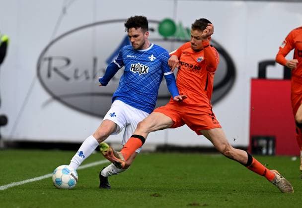 26.01.2025, xfux, Fussball 2.Bundesliga, SV Darmstadt 98 - SC Paderborn 07 emspor, v.l. Sergio Lopez Lopez (SV Darmstadt 98), Filip Bilbija (SC Paderborn) Zweikampf, Action, Aktion, Battles for the Ball (DFL DFB REGULATIONS PROHIBIT ANY USE OF PHOTOGRAPHS as IMAGE SEQUENCES and or QUASI-VIDEO) Darmstadt