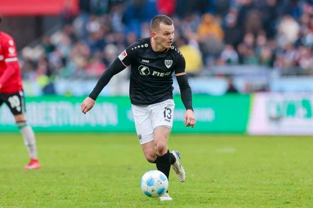 Florian Pick (SC Preussen Muenster) kontrolliert den Ball, 2. Bundesliga, Hannover 96 vs Preußen Münster, Heinz von Heiden Arena am 26. January 2025 in Hannover, Deutschland. (Foto von Marco Steinbrenner DeFodi Images) Florian Pick (SC Preussen Muenster) controls the ball, 2. Bundesliga, Hannover 96 vs Preußen Münster, Heinz von Heiden Arena, January 26, 2025 in Hanover, Germany. (Photo by Marco Steinbrenner DeFodi Images) DFB DFL REGULATIONS PROHIBIT ANY USE OF PHOTOGRAPHS AS IMAGE SEQUENCES AND OR QUASI-VIDEO. Defodi-700_hannover_muenster_20250126_089