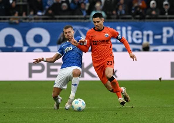 26.01.2025, xsltx, Fussball 2.Bundesliga, SV Darmstadt 98 - SC Paderborn 07 emspor, v.l. Fabian Nürnberger (SV Darmstadt 98), Raphael Obermair (SC Paderborn 07) (DFL DFB REGULATIONS PROHIBIT ANY USE OF PHOTOGRAPHS as IMAGE SEQUENCES and or QUASI-VIDEO)