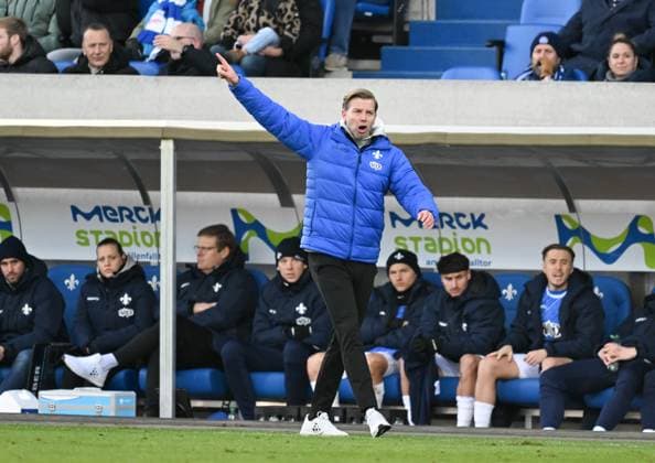 26.01.2025, xsltx, Fussball 2.Bundesliga, SV Darmstadt 98 - SC Paderborn 07 emspor, v.l. Florian Kohfeldt (Cheftrainer SV Darmstadt 98) (DFL DFB REGULATIONS PROHIBIT ANY USE OF PHOTOGRAPHS as IMAGE SEQUENCES and or QUASI-VIDEO)