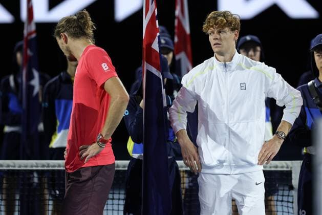 Sieger Jannik Sinner und Finalist Jannik Sinner waehrend der Siegerehrung, Presentation Australian Open 2025, Melbourne Park, Melbourne, Victoria, Australia. Copyright: xJuergenxHasenkopfx