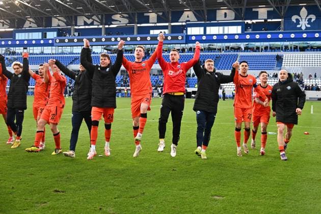 26.01.2025, xsltx, Fussball 2.Bundesliga, SV Darmstadt 98 - SC Paderborn 07 emspor, v.l. Jubel beim SC Paderborn 07 nach dem 1:0 in Darmstadt (DFL DFB REGULATIONS PROHIBIT ANY USE OF PHOTOGRAPHS as IMAGE SEQUENCES and or QUASI-VIDEO)