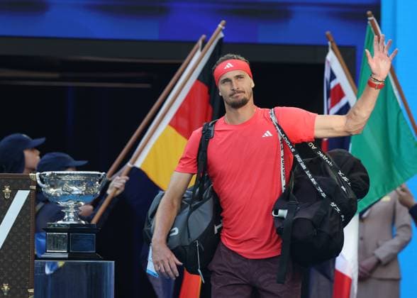 Alexander Zverev betritt den Platz, Endspiel, Final, Australian Open 2025, Melbourne Park, Melbourne, Victoria, Australia. Copyright: xJuergenxHasenkopfx