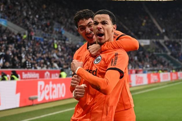 26.01.2025, xjhx, Fussball 1.Bundesliga, TSG 1899 Hoffenheim - Eintracht Frankfurt emspor, v.l. Torjubel nach dem Tor zum celebrating the goal celebrate 1:2 durch Hugo Ekitike (Eintracht Frankfurt) Fares Chaibi (Eintracht Frankfurt) (DFL DFB REGULATIONS PROHIBIT ANY USE OF PHOTOGRAPHS as IMAGE SEQUENCES and or QUASI-VIDEO) Sinsheim