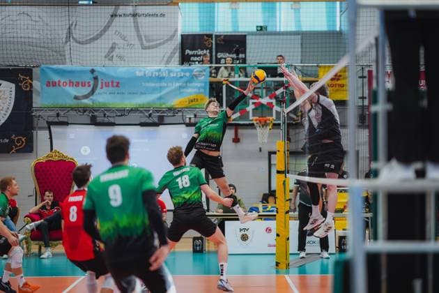 Erik Donner (TV Buehl, 01) beim Angriff gegen den Block von den Barock Volleys MTV Ludwigsburg, Barock Volleys MTV Ludwigsburg vs. TV Buehl, Volleyball, 2. Volleyball Bundesliga, 2. BLM Sued, Herren, 15. Spieltag, Saison 2024 2025, 26.01.2025, Barock Volleys MTV Ludwigsburg vs. TV Buehl, Volleyball, 2. Volleyball Bundesliga, 2. BLM Sued, Herren, 15. Spieltag, Saison 2024 2025, 26.01.2025 Ludwigsburg Copyright: xEibner-Pressefoto LarsxNeumannx EP_LNN