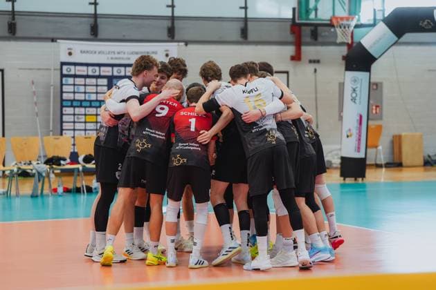 Die Mannschaft der Barock Volleys MTV Ludwigsburg vor dem Spiel, Barock Volleys MTV Ludwigsburg vs. TV Buehl, Volleyball, 2. Volleyball Bundesliga, 2. BLM Sued, Herren, 15. Spieltag, Saison 2024 2025, 26.01.2025, Barock Volleys MTV Ludwigsburg vs. TV Buehl, Volleyball, 2. Volleyball Bundesliga, 2. BLM Sued, Herren, 15. Spieltag, Saison 2024 2025, 26.01.2025 Ludwigsburg Copyright: xEibner-Pressefoto LarsxNeumannx EP_LNN