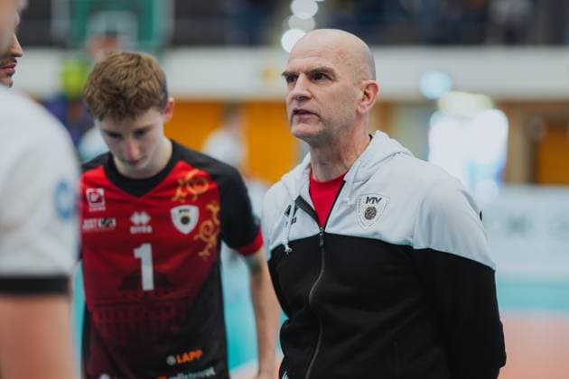 Michael Dornheim (Barock Volleys MTV Ludwigsburg, Trainer) beim Timeout, Barock Volleys MTV Ludwigsburg vs. TV Buehl, Volleyball, 2. Volleyball Bundesliga, 2. BLM Sued, Herren, 15. Spieltag, Saison 2024 2025, 26.01.2025, Barock Volleys MTV Ludwigsburg vs. TV Buehl, Volleyball, 2. Volleyball Bundesliga, 2. BLM Sued, Herren, 15. Spieltag, Saison 2024 2025, 26.01.2025 Ludwigsburg Copyright: xEibner-Pressefoto LarsxNeumannx EP_LNN