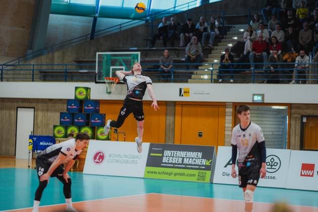 Philipp Herrmann (Barock Volleys MTV Ludwigsburg, 02) beim Angriff, Barock Volleys MTV Ludwigsburg vs. TV Buehl, Volleyball, 2. Volleyball Bundesliga, 2. BLM Sued, Herren, 15. Spieltag, Saison 2024 2025, 26.01.2025, Barock Volleys MTV Ludwigsburg vs. TV Buehl, Volleyball, 2. Volleyball Bundesliga, 2. BLM Sued, Herren, 15. Spieltag, Saison 2024 2025, 26.01.2025 Ludwigsburg Copyright: xEibner-Pressefoto LarsxNeumannx EP_LNN