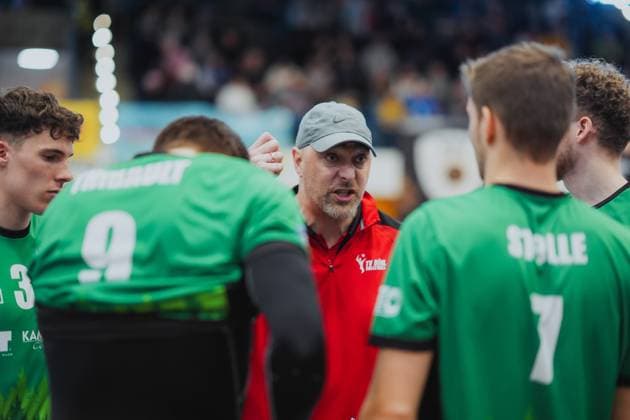 Uwe Dienst (TV Buehl, Trainer) sehr ernergisch im Timeout, Barock Volleys MTV Ludwigsburg vs. TV Buehl, Volleyball, 2. Volleyball Bundesliga, 2. BLM Sued, Herren, 15. Spieltag, Saison 2024 2025, 26.01.2025, Barock Volleys MTV Ludwigsburg vs. TV Buehl, Volleyball, 2. Volleyball Bundesliga, 2. BLM Sued, Herren, 15. Spieltag, Saison 2024 2025, 26.01.2025 Ludwigsburg Copyright: xEibner-Pressefoto LarsxNeumannx EP_LNN