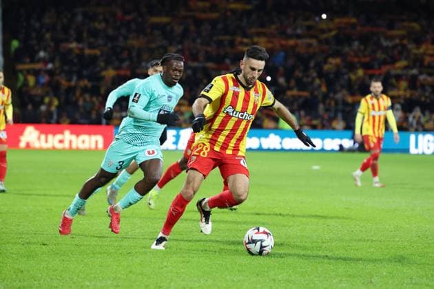 FOOTBALL : RC Lens vs Angers SCO - Ligue 1 - 26 01 2025 Adrien THOMASSON (RC Lens) lors du match RC Lens - Angers SCO, Ligue 1, stade Bollaert-Delelis, le 26 janvier 2025  Copyright: xLaurentxSANSONx