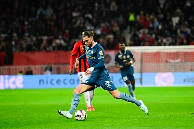 FOOTBALL : OGC Nice VS Olympique de Marseille - Ligue 1 McDonald s - 26 01 2025 L OGC Nice recoit l Olympique de Marseille Ã l Allianz Riviera dans le cadre de la 19e journÃ e de Ligue 1 McDonald s. Adrien Rabiot (OM) NiceFrance  Copyright: xWilliamxCannarellax
